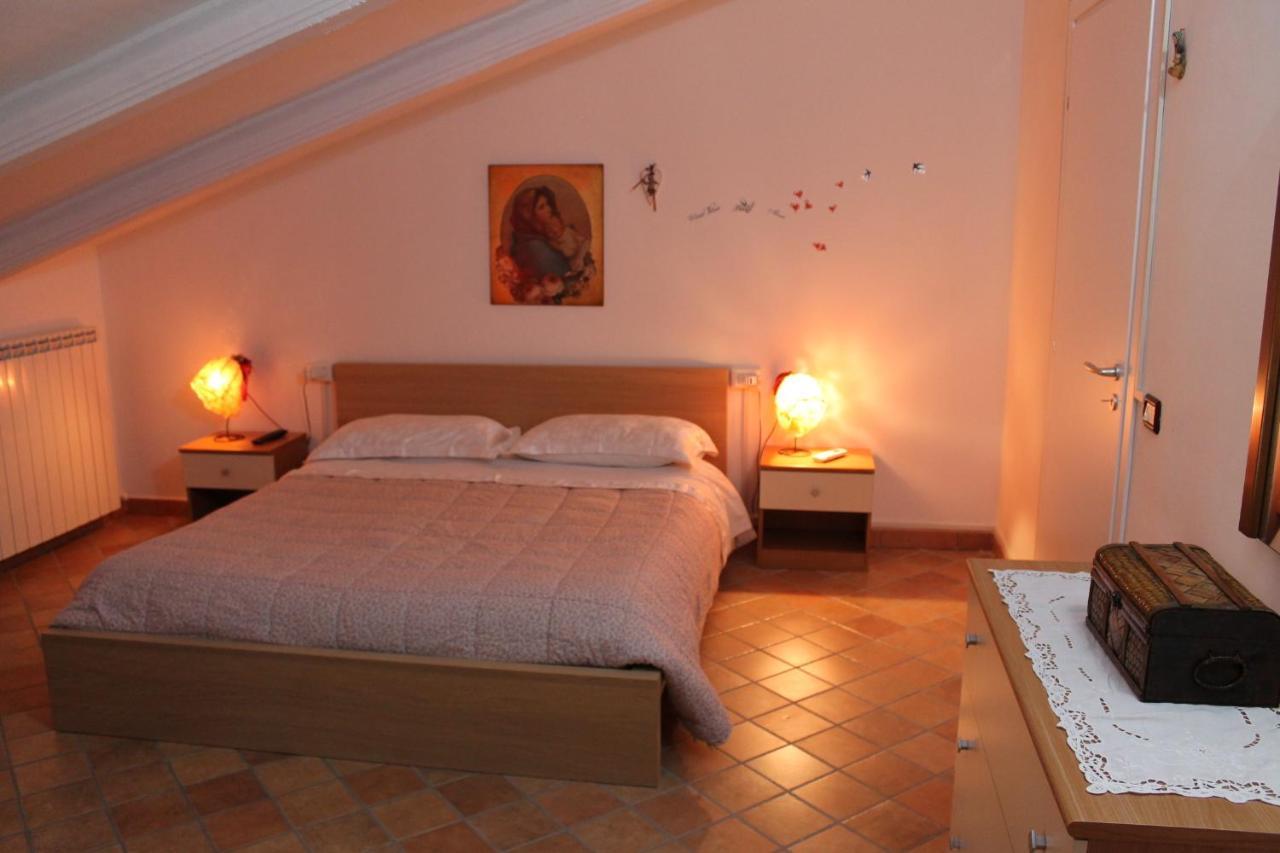 Mansarda Viti - Sguardo Su Frontone - Apartman Kültér fotó