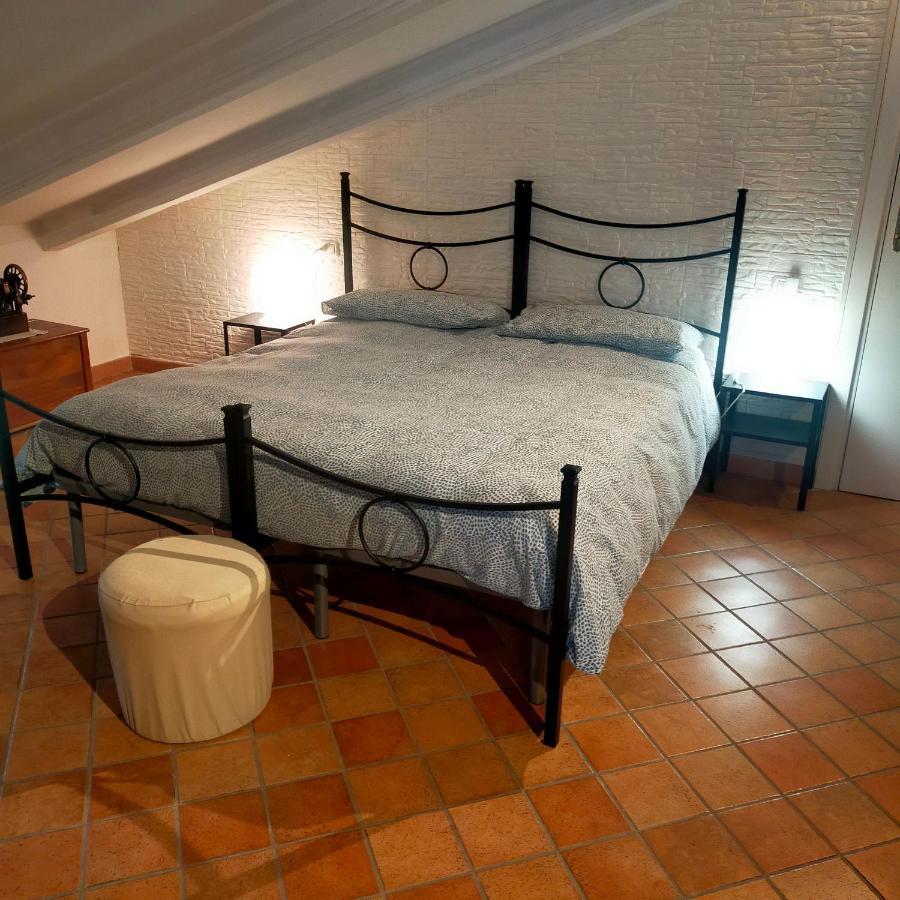 Mansarda Viti - Sguardo Su Frontone - Apartman Kültér fotó
