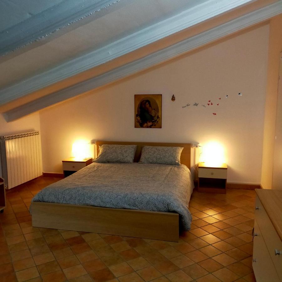 Mansarda Viti - Sguardo Su Frontone - Apartman Kültér fotó