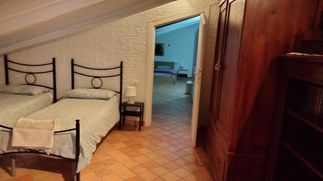 Mansarda Viti - Sguardo Su Frontone - Apartman Kültér fotó
