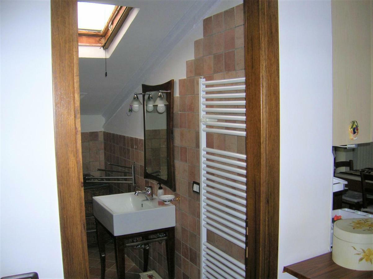 Mansarda Viti - Sguardo Su Frontone - Apartman Kültér fotó